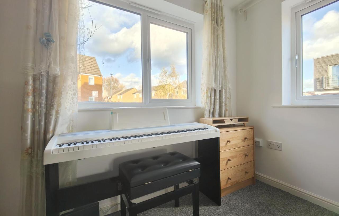 The Metcombe - Holiday Home With Free Parking 10 Minutes Walk To Etihad Stadium & Coop Live Arena Manchester Kültér fotó