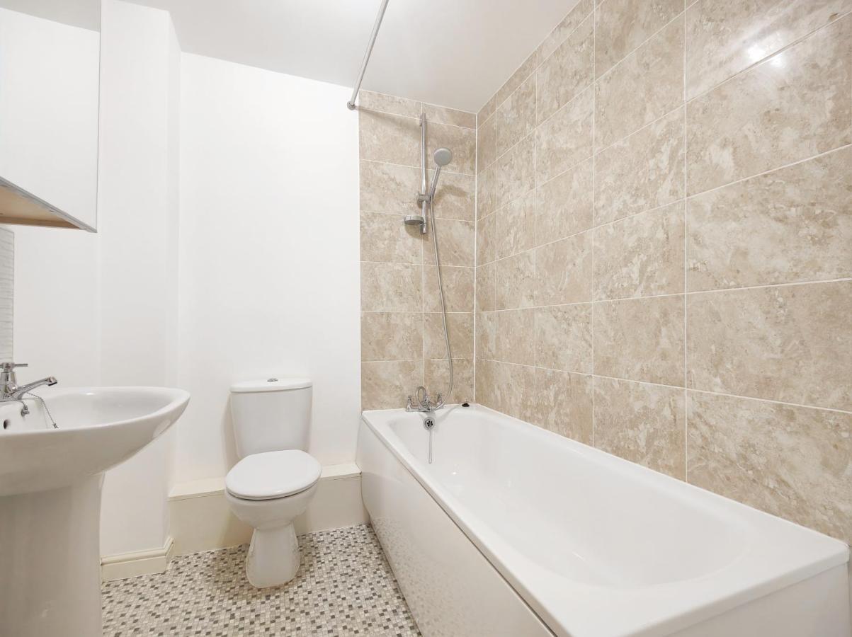 The Metcombe - Holiday Home With Free Parking 10 Minutes Walk To Etihad Stadium & Coop Live Arena Manchester Kültér fotó